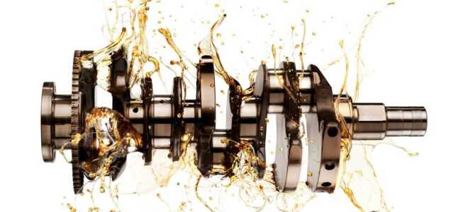 Какое масло нужно заливать в двигатель?