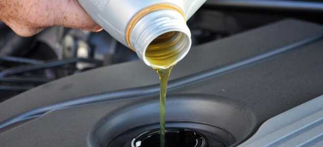 Через сколько нужно менять масло в двигателе?