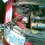 2. Теперь нужно отодвинуть в сторону крепление клапана вместе с форсунками.