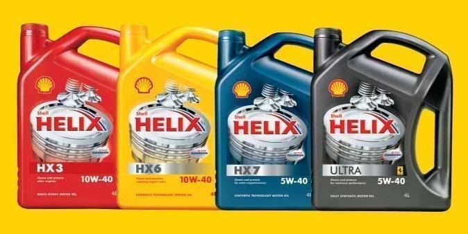 Несколько видов моторной жидкости от производителя Shell