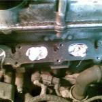 3. Заткните выпускные отверстия ГРМ ветошью во избежание попаданию туда сторонних предметов