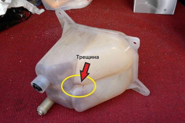 Трещина в расширительном бачке