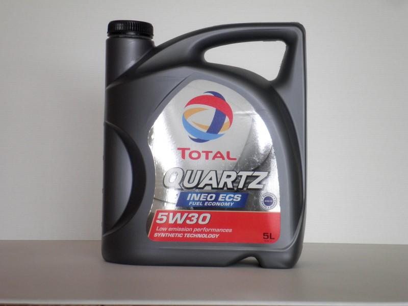 Моторное масло «Total quartz 5w30» в пятилитровой упаковке