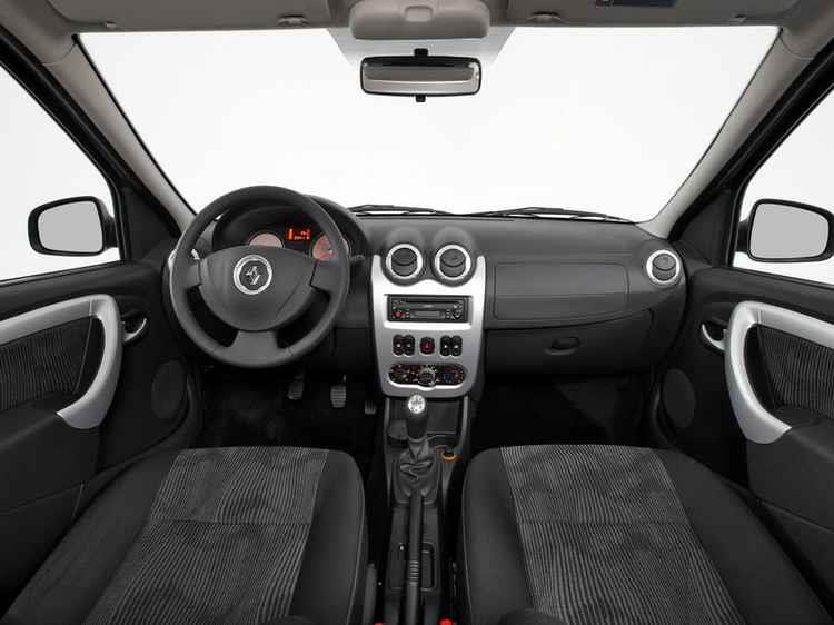 Салон Renault Logan