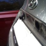 Выведите объектив через отверстие для плафона.