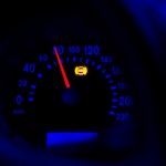 Горящая лампочка АБС на щитке