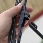 Процесс стягивания конструкции вниз