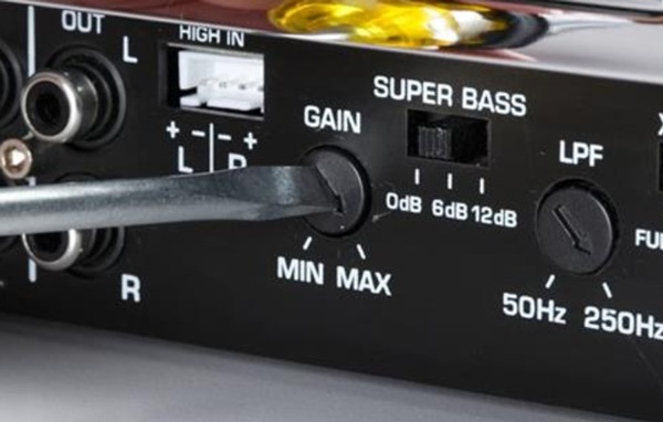 Корректировка чувствительности на усилителе Корректировка чувствительности на усилителе