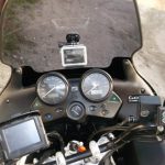 Установленный на лобовом стекле регистратор