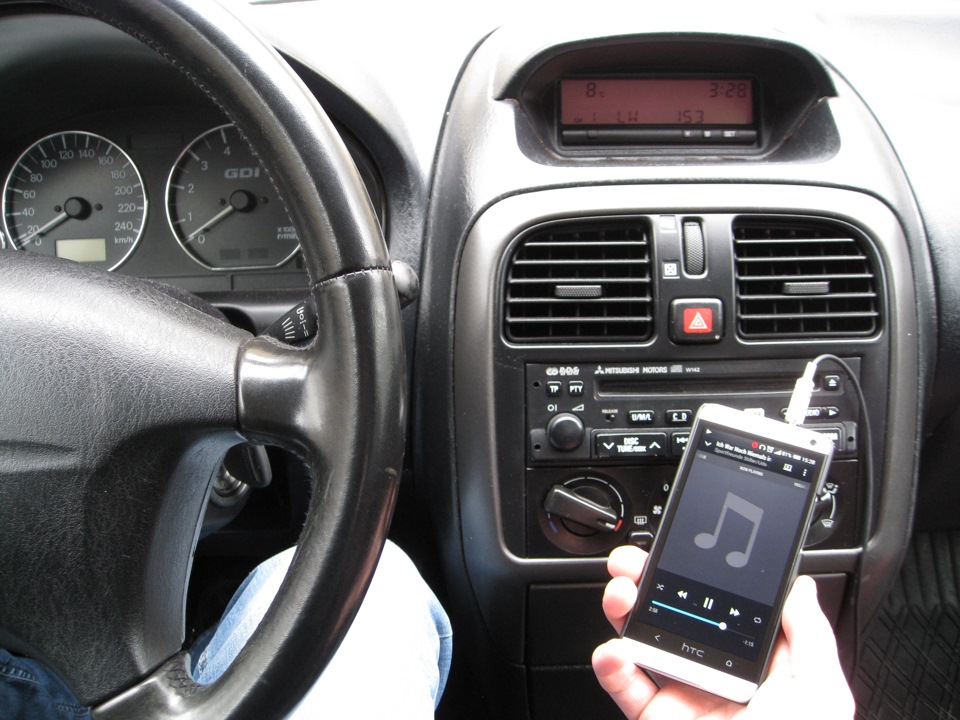 Подключение МП3-плеера к автомагнитоле через AUX-вход Подключение МП3-плеера к автомагнитоле через AUX-вход