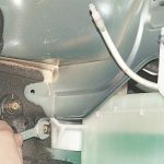 Откручивание креплений емкости